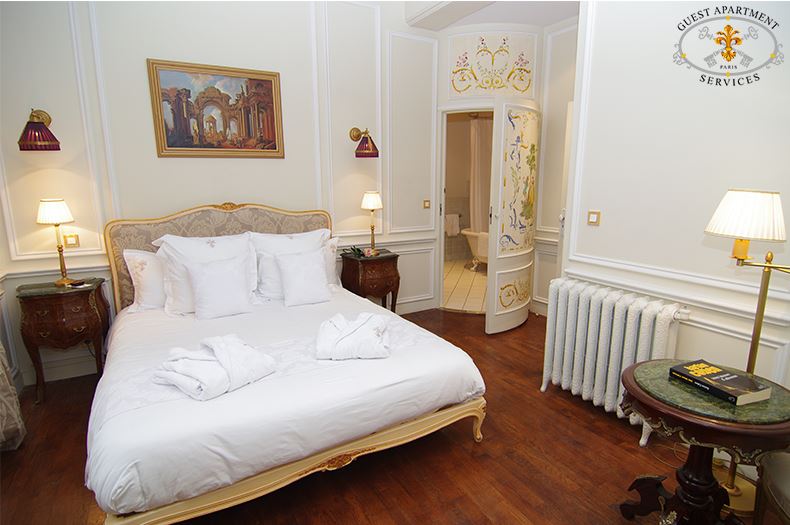 Simple Acacia Apartment Paris 