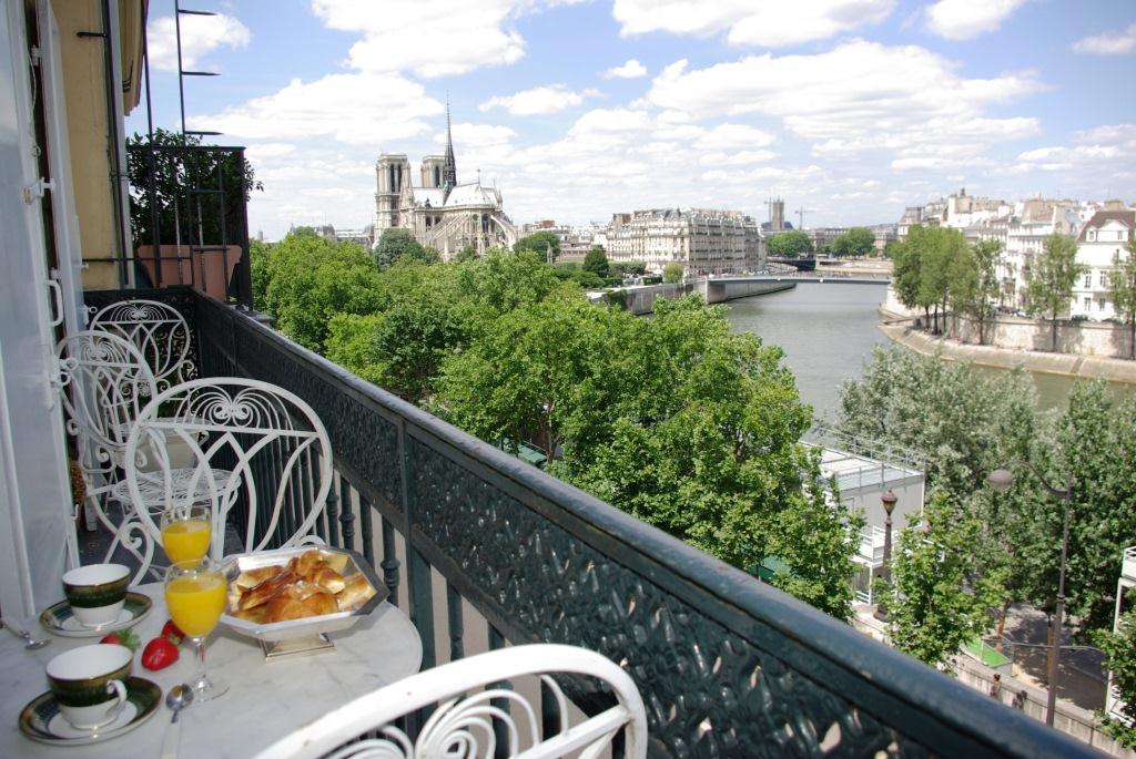 Eglantine-Balcony