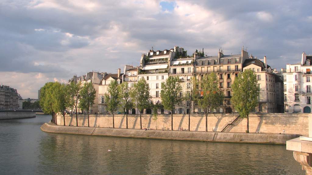 ile_saint-louis_-_quai_dorleans_paris